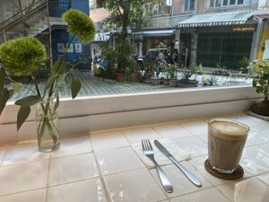 Pleasant local courtyard   at Wanaka in Hong Kong Island