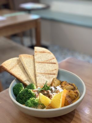 Indian curry with pita breadd  at Wanaka in Hong Kong Island