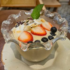 Smoothie Yogurt Banana Bowl at Wanaka in Hong Kong Island