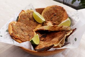 Esfirra de feijão fradinho fermentado com arroz negro 🌟  at Vila Jundu in Guaruja