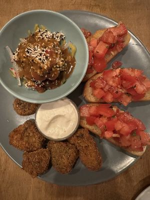 Bruschetta, Tuna Melonen Salat und frittierte Pilze  at Eichkater in Bremen