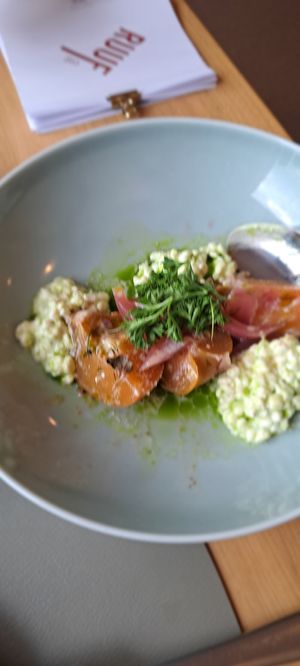 Pfirsiche mit Hüttenkäse at RUUF in Schaan