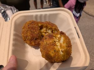 Mac and cheese delights (Vegan Vickie) at Waterloo Vegan Market in Cleveland
