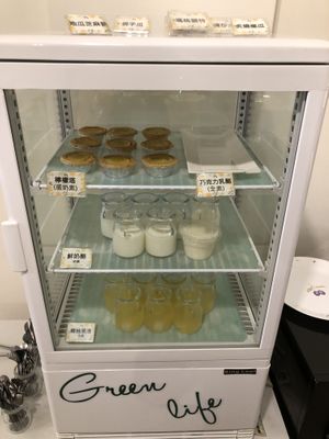 desserts look for the 素食 vegan sign   at Plant Vegetable Light Vegetarian Cuisine Without Borders - 植素拾光素食無國界料理- in Taichung