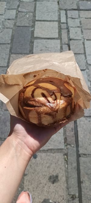 Cinnamon roll at Meraki in Grenoble