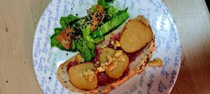 Cheese with walnuts and raspberry sauce at El Taller in Gran Canaria