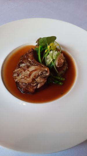 Gestoofde knolselderij met eikenhaas at Vannu in Breda