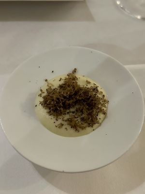 Amuse: kale and potato mousse  at Vannu in Breda