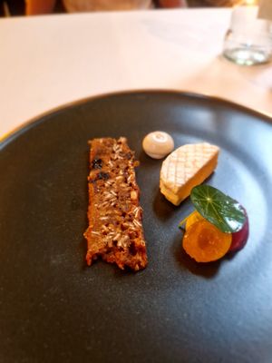 Hartig dessert, met goddelijke 'kaas' at Vannu in Breda