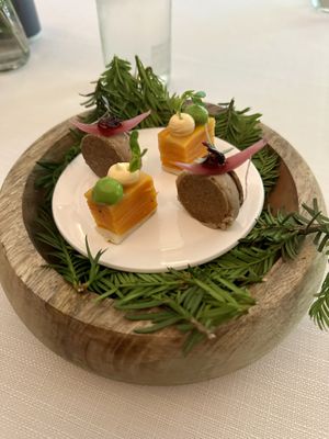 Second amuse: sweet chestnut bite and carrot with savory bite at Vannu in Breda