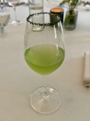First alcohol free drink: dill and asparagus juice at Vannu in Breda