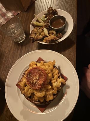 Yummy Mac’n’cheese and some fried oyster mushrooms   at Rosetta's in Stockholm