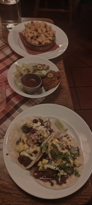 Mac and cheese, deep fried mushrooms. and tacos with jack fruit. at Rosetta's in Stockholm