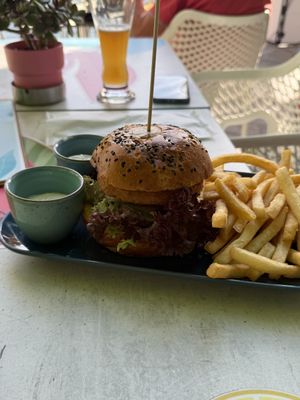 Polly Pirate Burger mit veganem Patty  at Bootshouse Millstättersee in Dellach