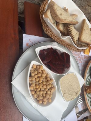 “deconstructed” sandwich (gf bread, pickled beets, chickpeas & hummus)  at Royal Garden Juice Bar in Budva