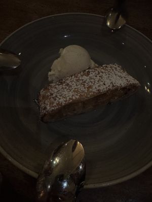 Apfelstrudel  at Schnitzelei Mitte in Berlin