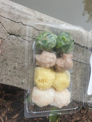 7.5/10 - the garlic and chives were my fave at All Vegan Dumplings  in Bangkok