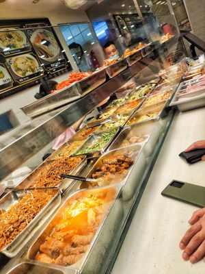 Lots of variety available at E Veg Vegetarian -  益素食 - Pioneer Mall in West Singapore