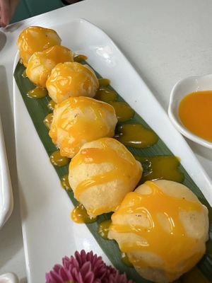 Tempura fried tofu with mango sauce  at Kindness Gather - 慈素小聚 in Kowloon