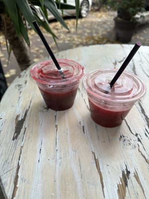 Zwei Sorten frischer Saft  at sour kitchen in Hamburg