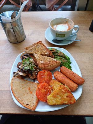 Lovely vegan breakfast, with a perfect soy chai Latte 👌 at Tapa Coffee and Bakehouse in Glasgow