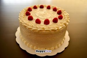 Coconut and raspberry cake at Sesamo Pasteleria Vegana in Lima