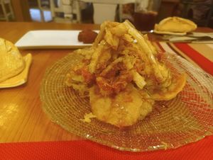 Tempura de verduras con una salsita deliciosa at Restaurante la Galana in Avila