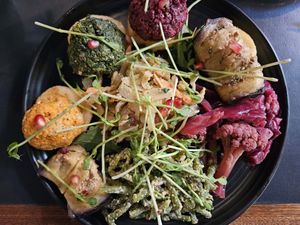 Kleiner Vorspeisenteller at SO RE Restaurant & Bar - Georgische Küche in Dusseldorf