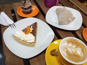 Postres deliciosas at Happy Vegan Coffee in Santiago