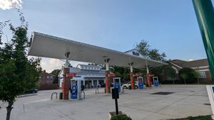 Exterior as seen from Maple Avenue at Chit Chaat Cafe in Vienna