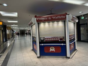 store below street level  at Crêperie Chris - Waffeln und Crepes - Kiosk in Mannheim