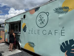 Food truck bien sympathique    at Zèle Café in Pohenegamook
