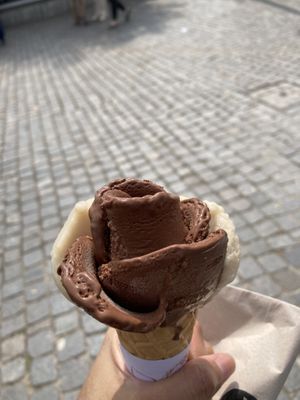 Dark chocolate with banana   at Amorino - Clérigos in Porto