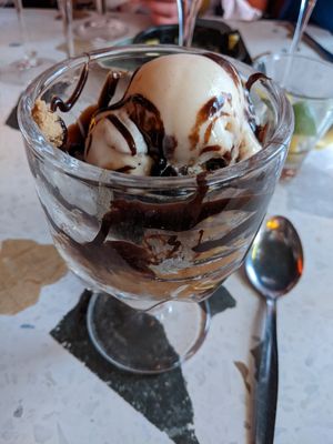 Chocolate chip sundae at August House in Glasgow