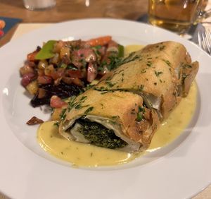 spinach wild garlic strudel with veggies and mustard sauce   at Cantilena in Basel