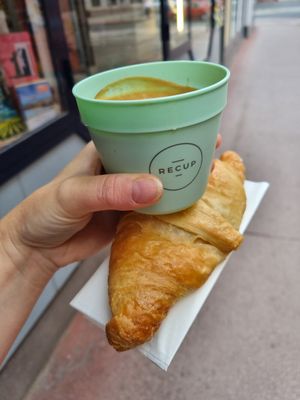 apricot cornetti at Grey Kaffee in Vienna