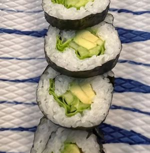 Futomaki avocado cetrioli e insalata  at Sushi Yuan in Milan