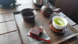 Green tea and sweets at Tea Shop Yūhi - ティーショップ夕日 in Hokkaido