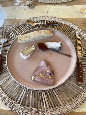 Sourdough, vegan cheeses, beetroot salami and pear jam   at il Brucaliffo Cucina in Castiglione Dorcia