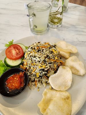 Nori rice  + minuman jeruk nipis at Leda Veggie in Jakarta