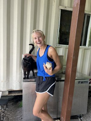 Resident kitty on site while we waited to pick up our smoothie 🥹  at Hana Harvest Cafe in Hana