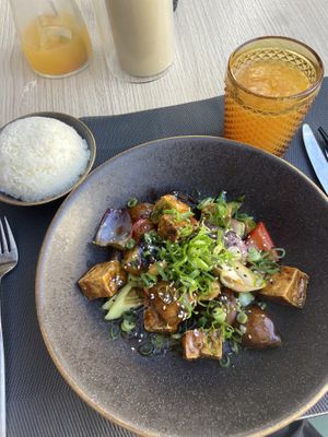 Tofu kung pao with rice and lemonade   at Window To Asia in Funchal