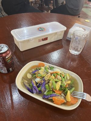 Mixed vegetables in garlic saucee  at Borneo Rock Cafe in Semporna