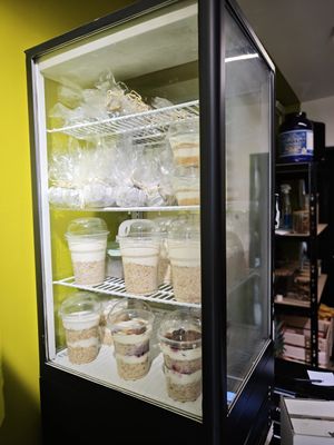 They use Joghurt for their oatmeal at Tuti Fruti Bar in Nis