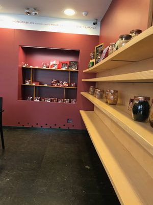 some packaging options for the chocolate pieces at Laurent Gerbaud Chocolatier in Brussels