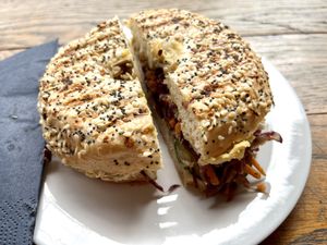 Hummus-Bagell  at A Little Lost in Munich