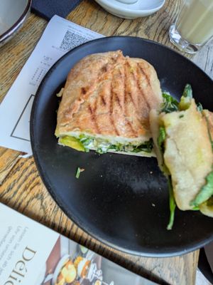 Avocado Sandwich at A Little Lost in Munich