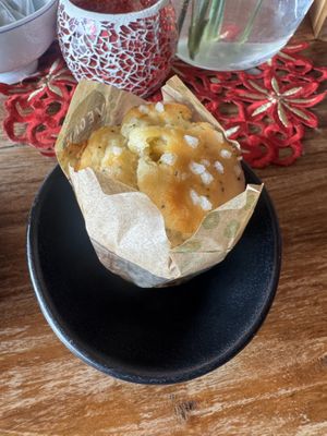 Lemon poppyseed muffin  at Blómasetrið - Kaffi Kyrrð in Borgarnes