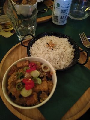 Vegan rendang with rice at De Ping Pong Club in Utrecht