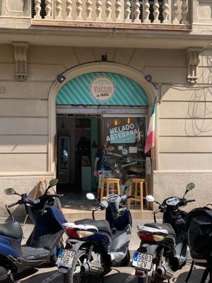 Exterior at Viaggio in Italia La Gelateria in Barcelona